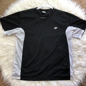XL Nike Polyester Athletic Black and White T-Shirt